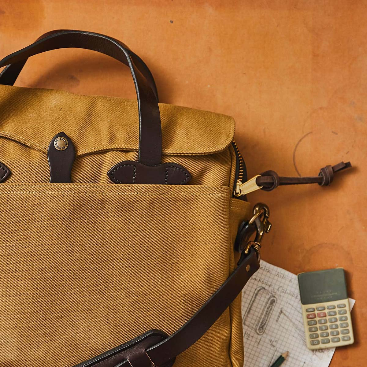 Filson Original Briefcase Tan, Stilvolle Aktentasche von Filson