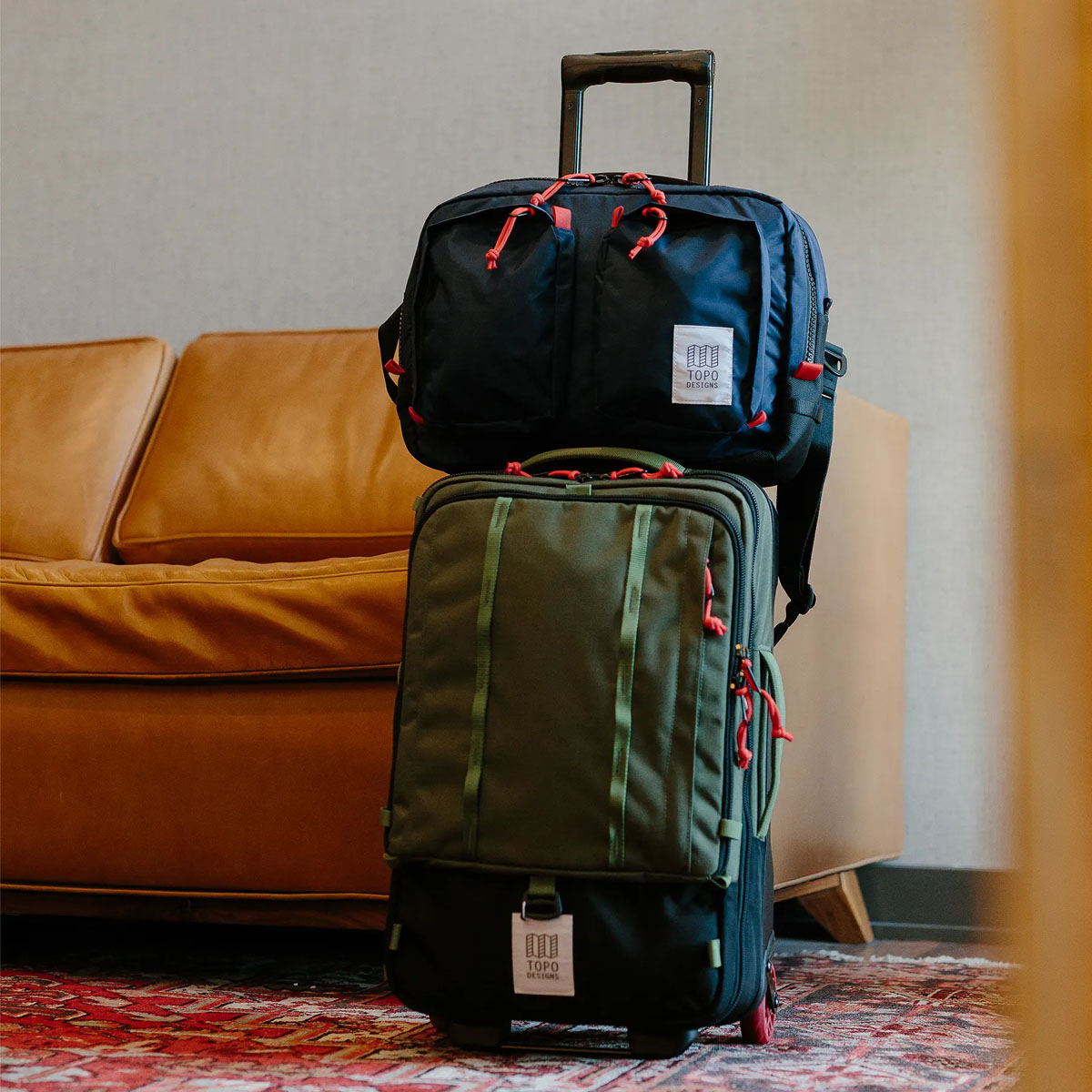 Topo Designs Global Travel Bag Roller Black macht das Reisen leicht