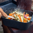 Weltevree Oven Dish, Kochen mit Gemüse auf dem Outdoor-Ofen