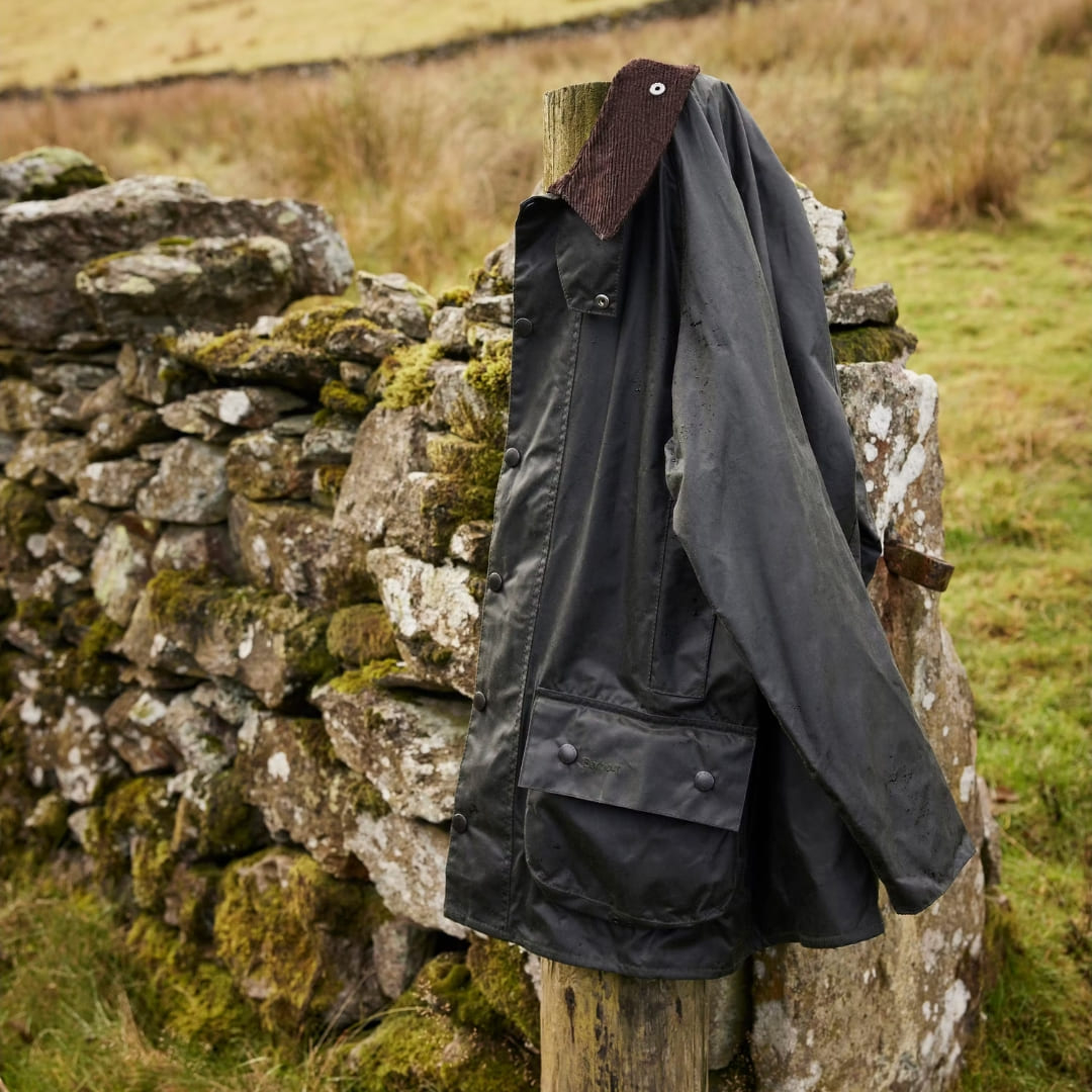 Barbour Classic Beaufort Wax Jacket Olive, Stilvolle Outdoorjacke aus robust gewachster Baumwolle.