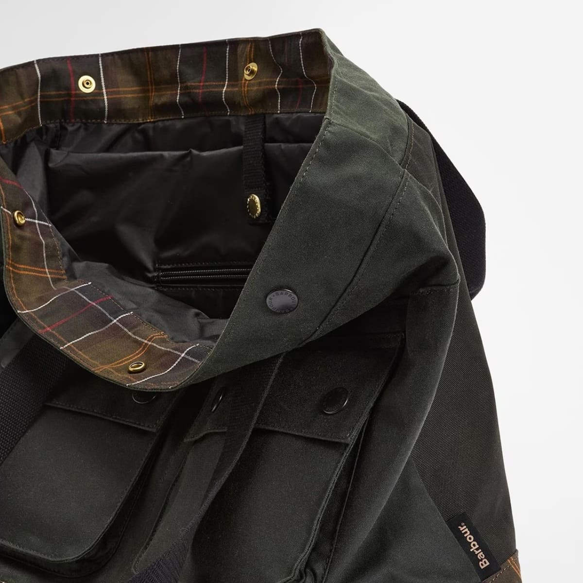 Barbour Field Wax Tote Bag Sage/Classic, wasserdichte gewachste Baumwolle mit genügend Platz für einen Wochenendausflug.