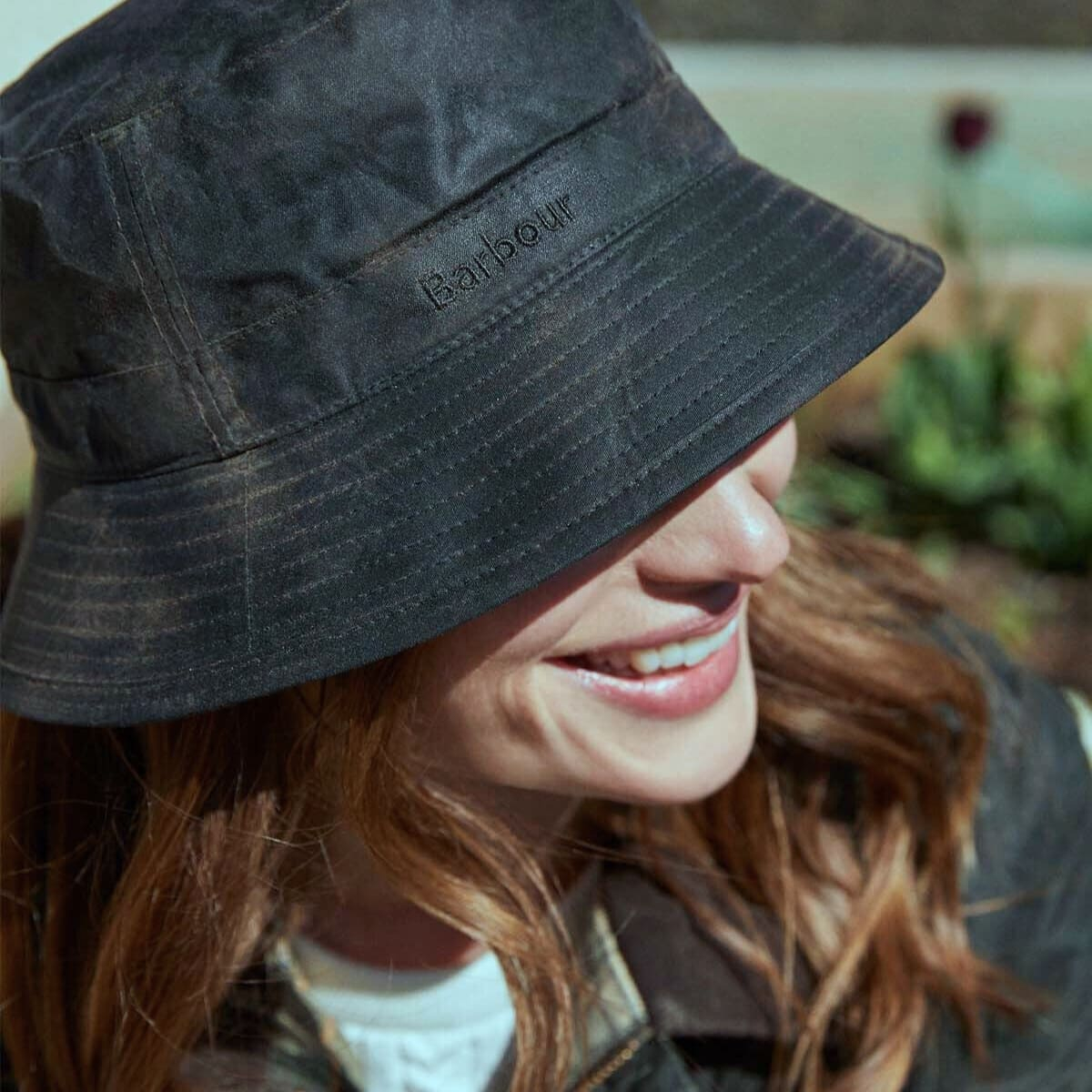 Barbour Belsay Wax Bucket Hat Fern, aus langlebigem gewachstem Baumwollstoff mit gemütlichem Tartan-Futter