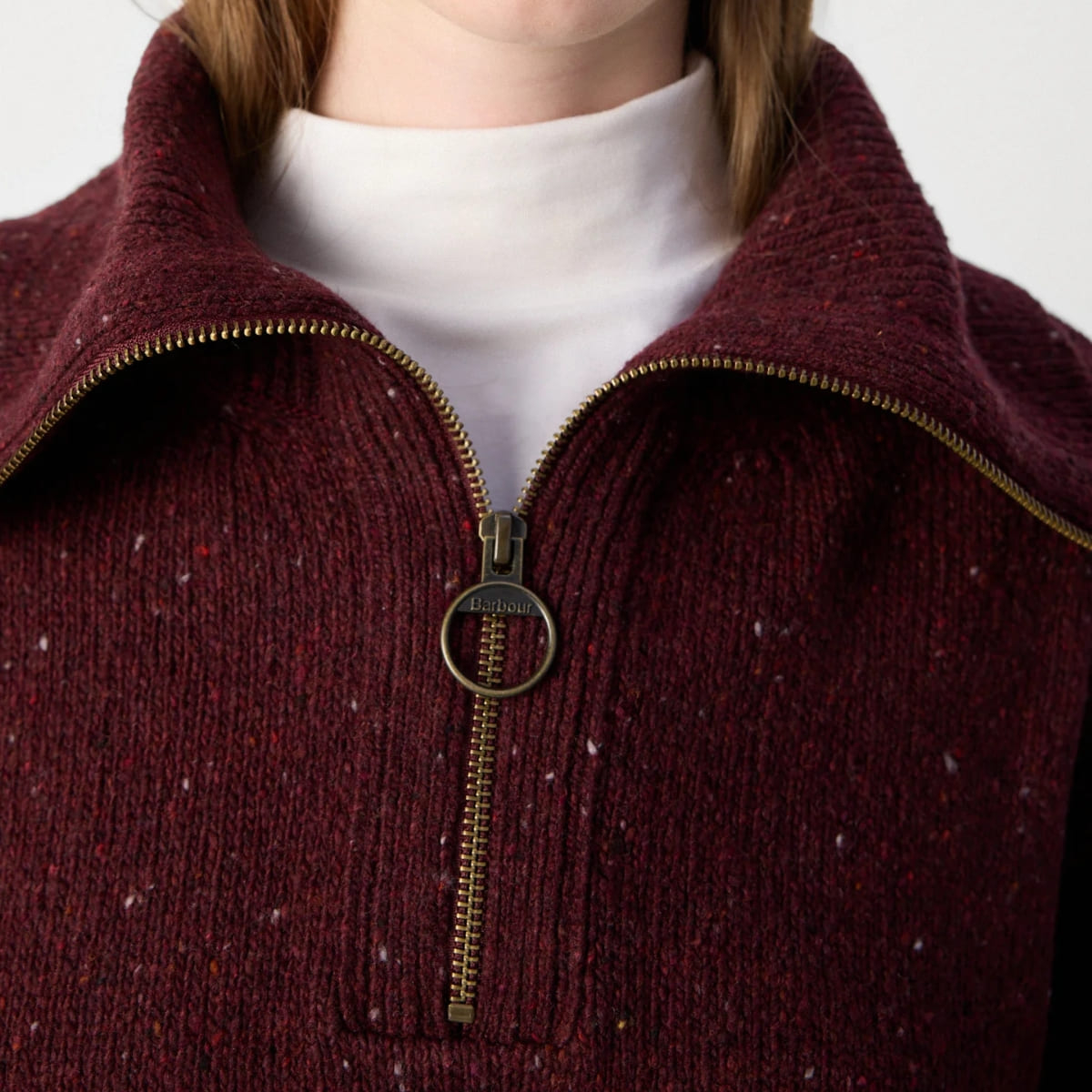 Barbour Lavensdale Half Zip Knitted Jumper Black Cherry ist ein eleganter Must-have Strickpullover.