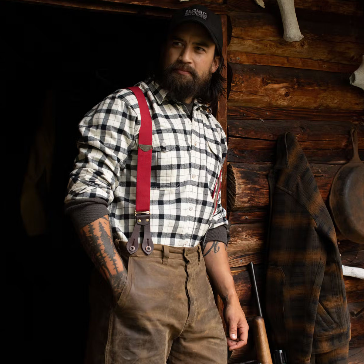 Filson Alaskan Guide Shirt Cream/Black, Dieses kultige, atmungsaktive Flanellhemd hat einen gefalteten Rücken für mehr Bewegungsfreiheit.