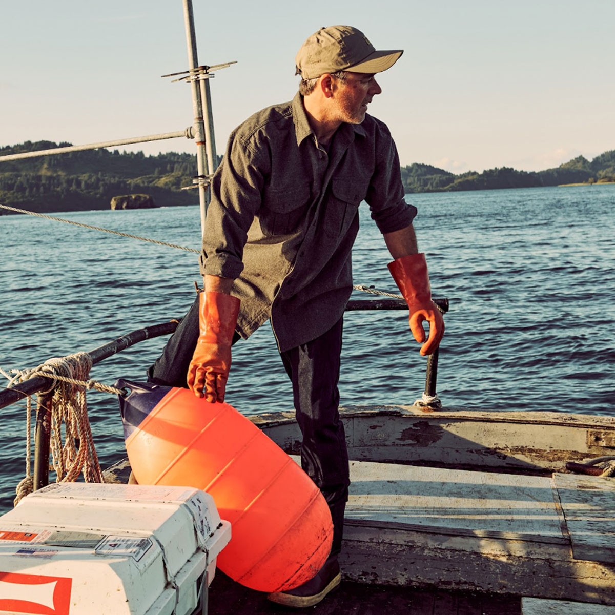 Filson Alaskan Guide Shirt Dark Heather Gray, Dieses kultige, atmungsaktive Flanellhemd hat einen gefalteten Rücken für mehr Bewegungsfreiheit.