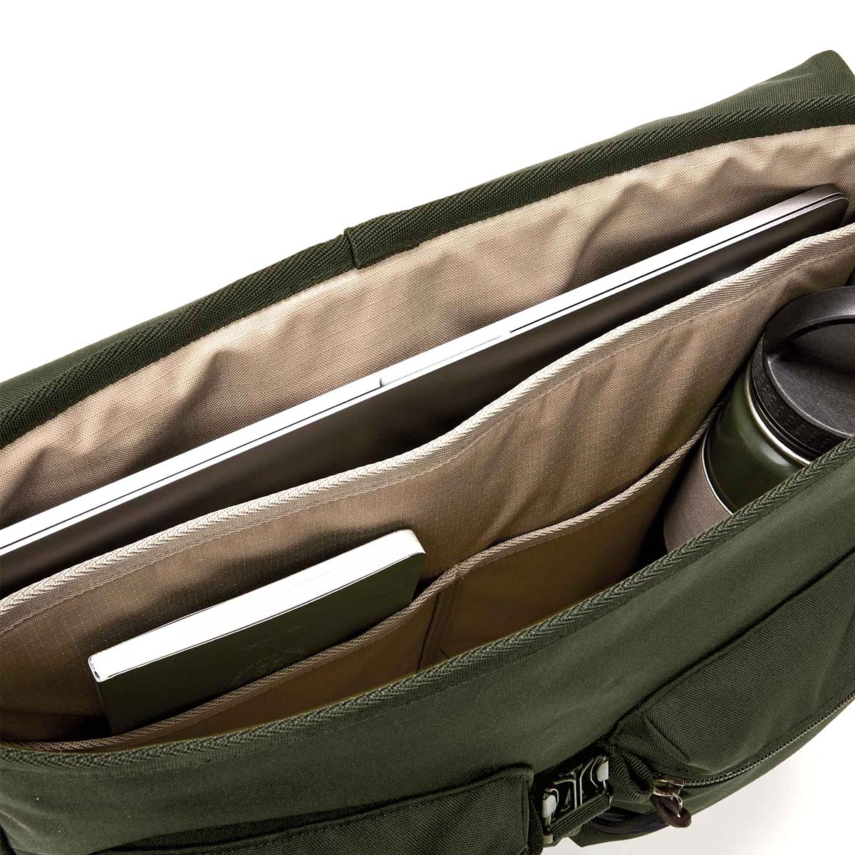 Filson Surveyor Messenger Bag Service Green, mit gepolstertem Laptop-Fach