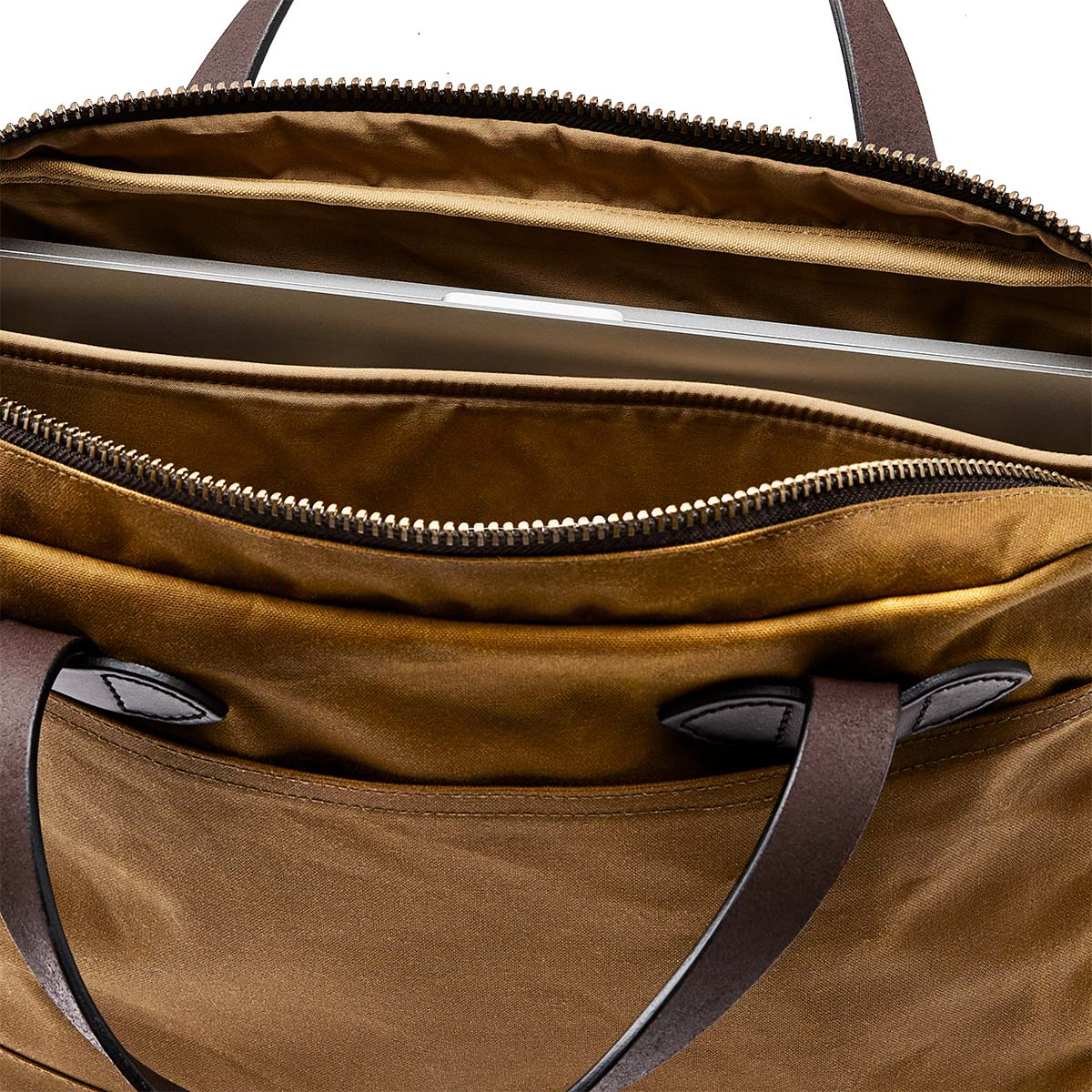 Filson Tin Cloth Compact Briefcase Dark Tan, perfekte Tasche für den Weg ins Büro
