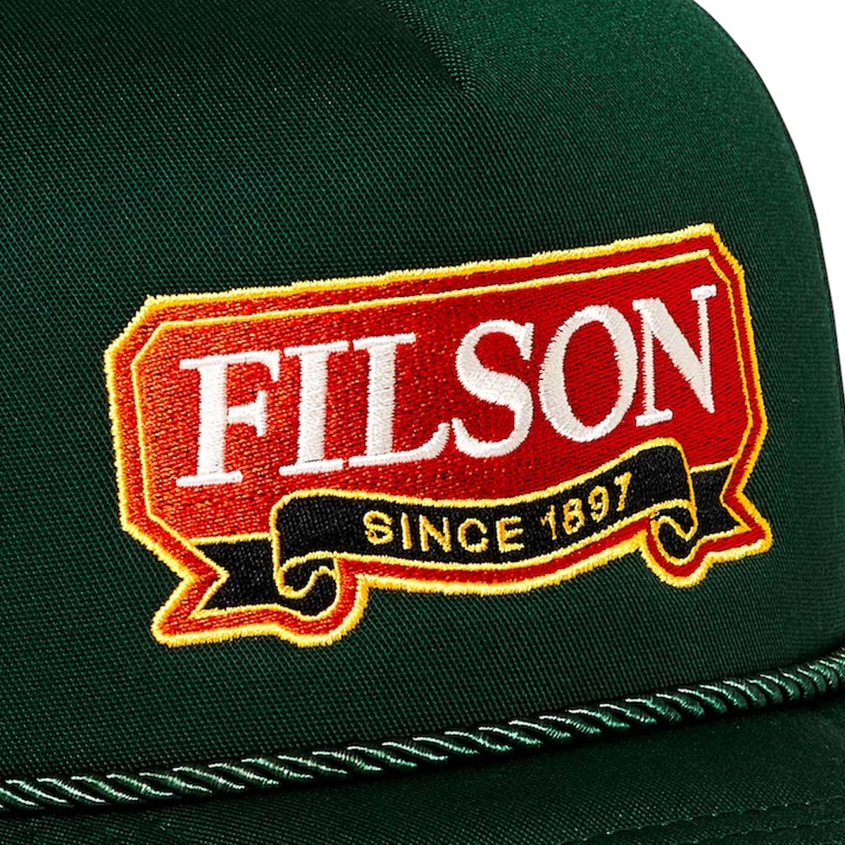Filson Harvester Cap Spruce/Ribbon, ein klassisches Five-Panel-Cap mit vorgeformtem Schirm und verstellbarem Riemen, das vor den Elementen schützt