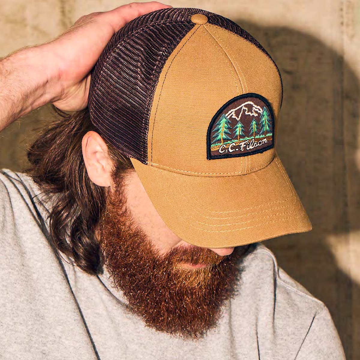 Filson Logger Mesh Cap Wheat/Wood, aus strapazierfähigem, mittelschwerem 100% Baumwoll-Canvas