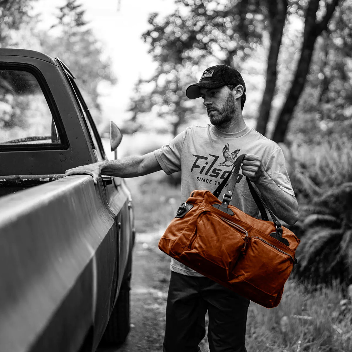 Filson 48-Hour Tin Cloth Duffle Bag Rust, eine robuste Duffle Bag mit großen Fächern für ein verlängertes Wochenendep