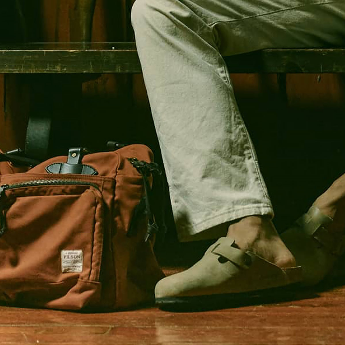 Filson 48-Hour Tin Cloth Duffle Bag Rust, diese tolle Tasche ist der perfekte Geschäftspartner auf Reisen