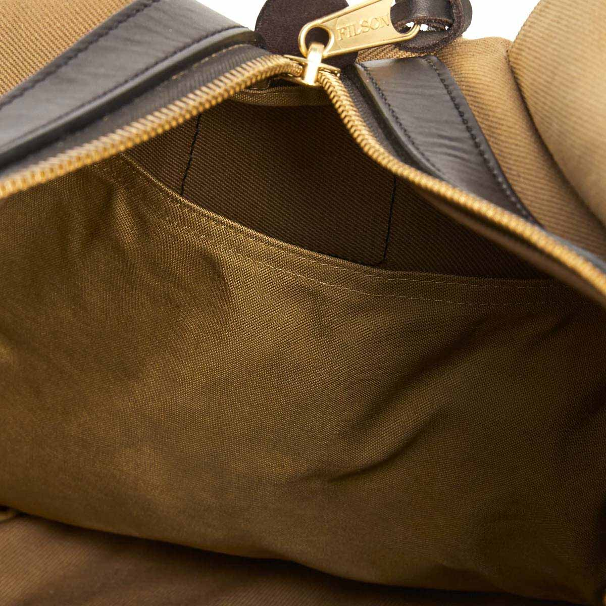 Filson Rugged Twilll Duffle Bag Large Tan, Inneneinschubtaschen an den Köpfen