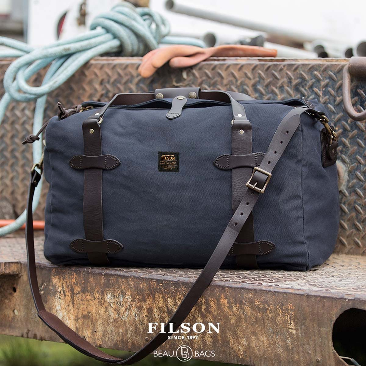 Filson Duffle Medium Navy, reisetasche hergestellt für Schwersteinsätze
