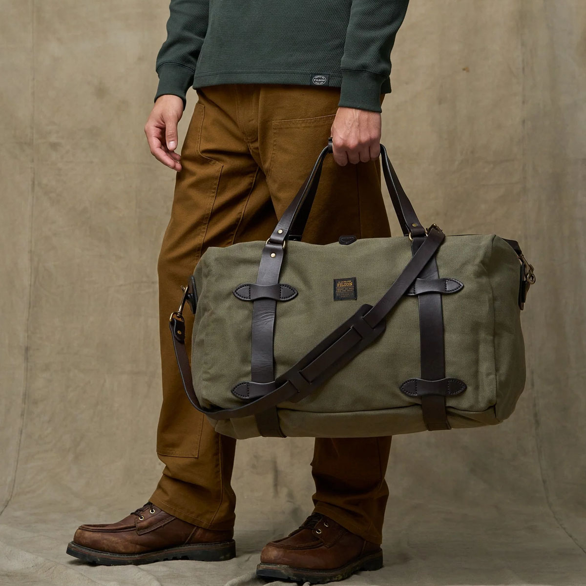 Filson Rugged Twill Duffle Medium Otter Green, perfekt für einen Wochenendausflug oder eine kleine Geschäftsreise Filson Rugged Twill Duffle Medium Otter Green, reisetasche hergestellt für Schwersteinsätze