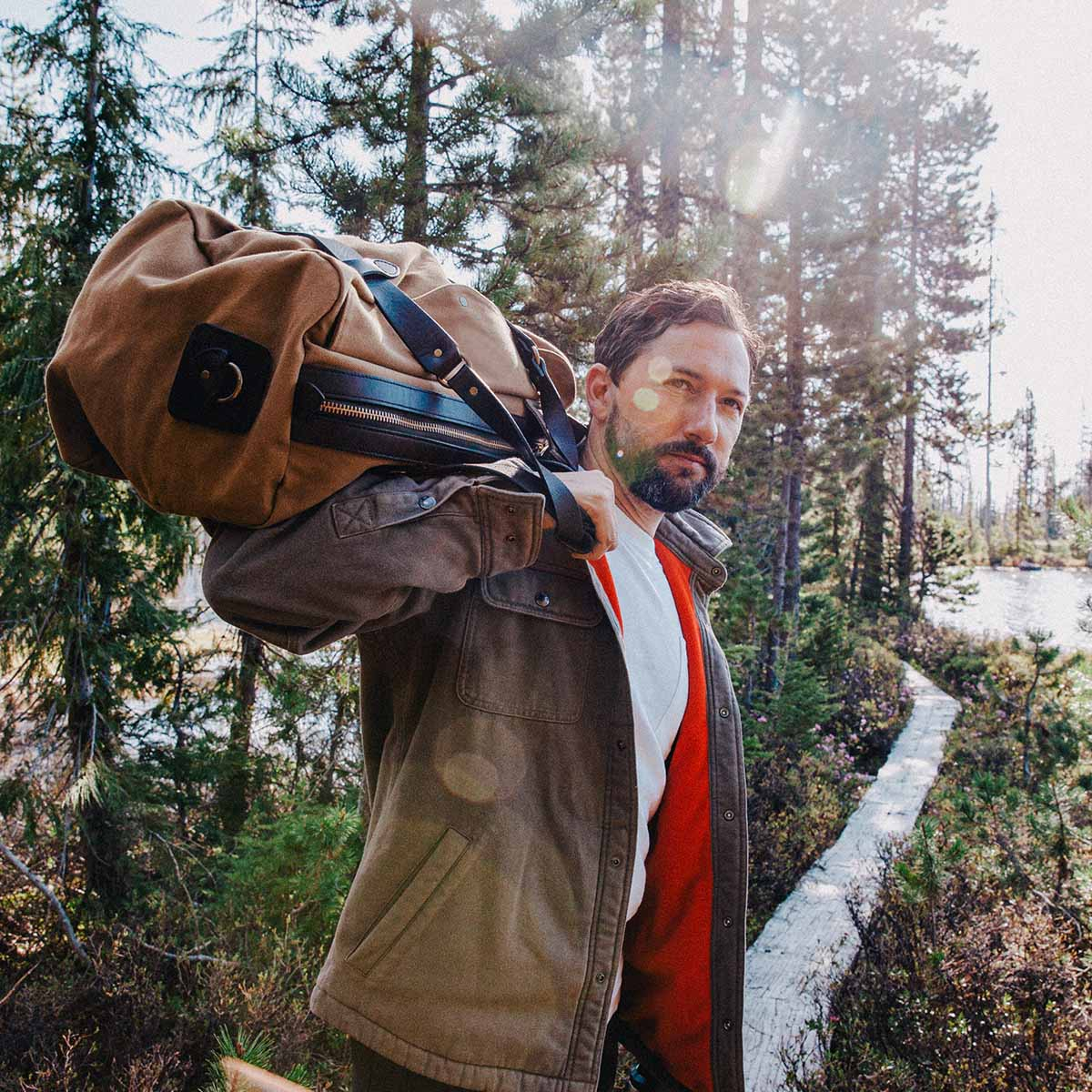 Filson Rugged Twill Duffle Bag Medium Tan, carrying on shoulder