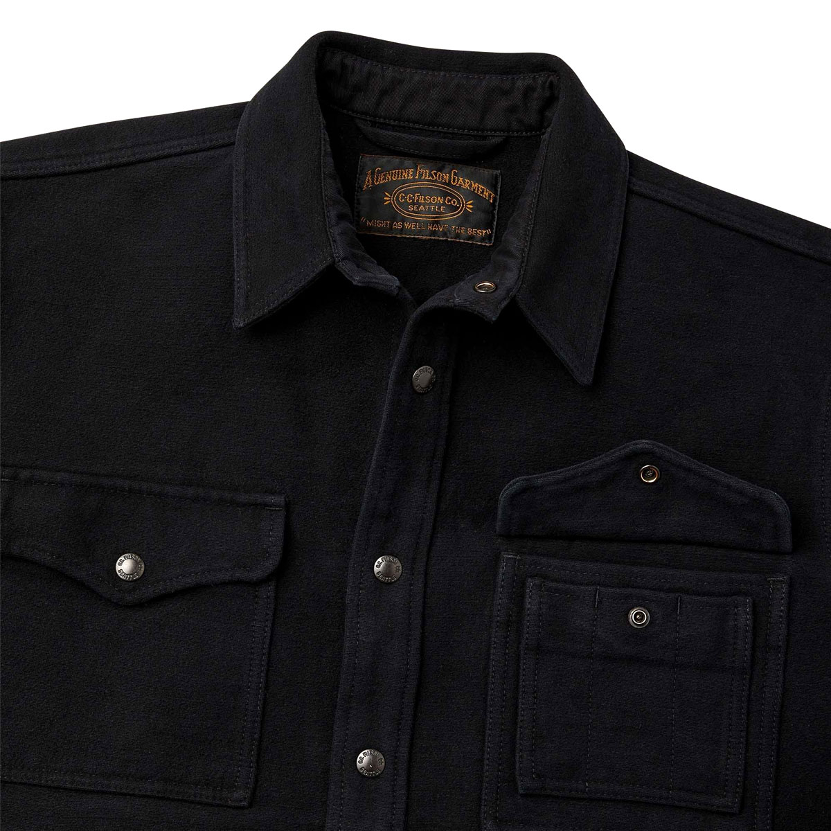 Filson Beartooth Camp Jacket Navy/Black, Hergestellt aus schwerer Baumwolle, um kühles Wetter abzuwehren.
