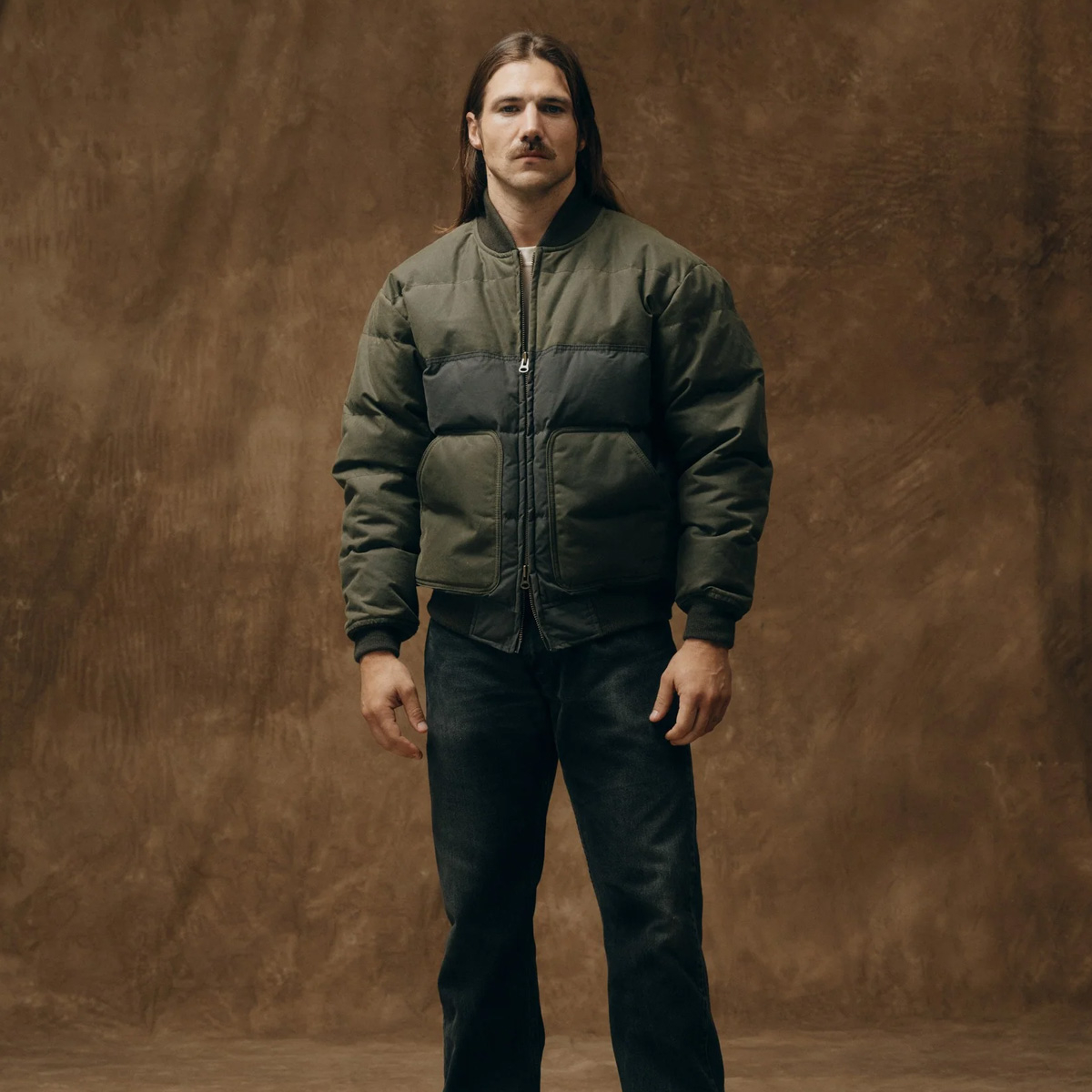 Filson Down Bomber Jacke Otter Green, wetterfeste Cover-Cloth-Außenhülle mit verantwortungsvoll beschaffter Daunenisolierung