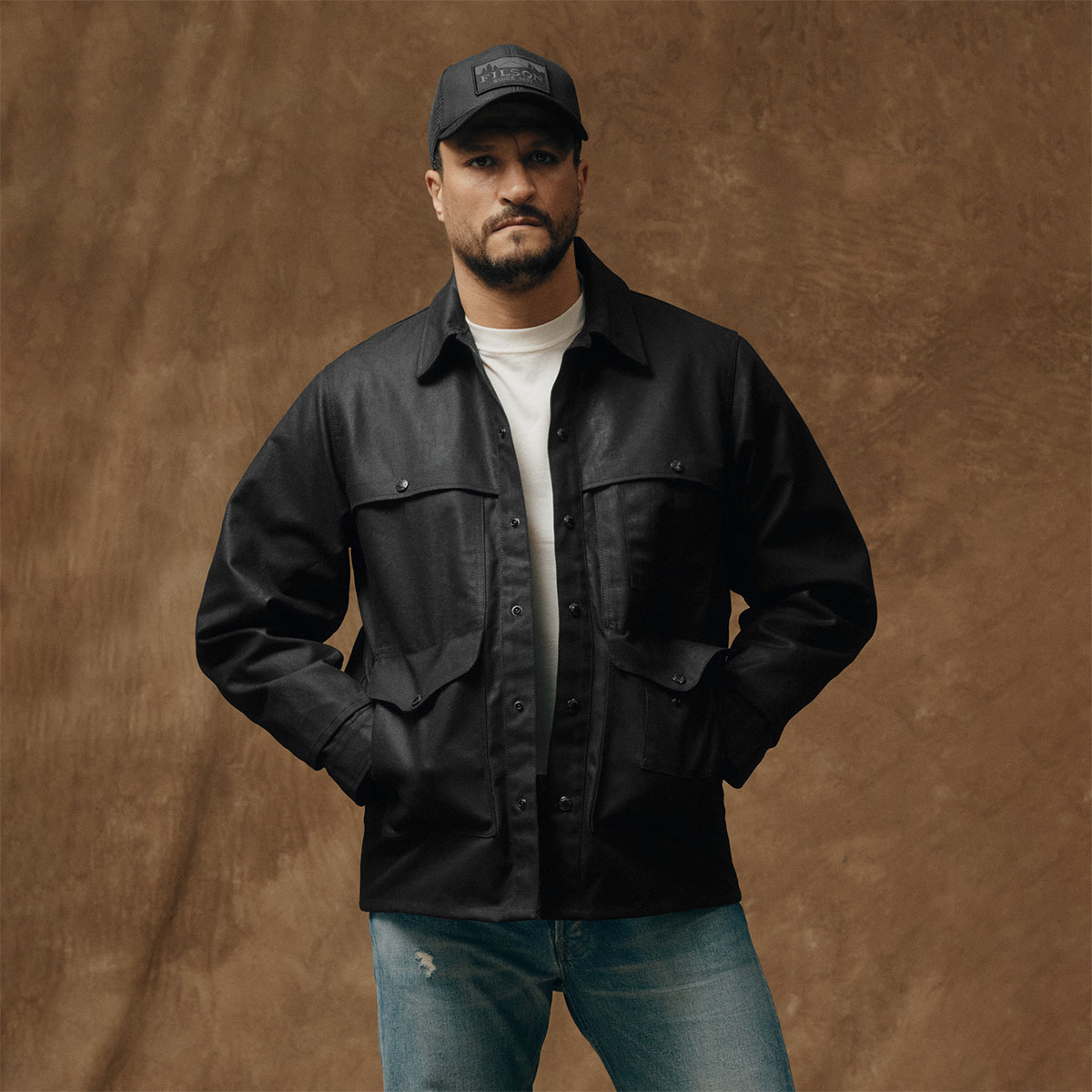 Filson Lined Tin Cloth Cruiser Jacket Black, hergestellt aus dem legendären superstarken, leichten und ölimprägnierten Tin Cloth Canvas