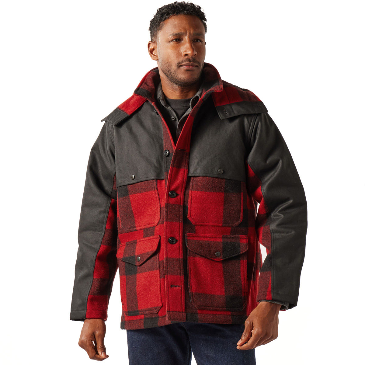 Filson Mackinaw Wool Double Coat Red Black Classic Plaid, aus 100 % Mackinaw-Schurwolle für Komfort, natürliche wasserabweisende Eigenschaften und isolierende Wärme bei jedem Wetter