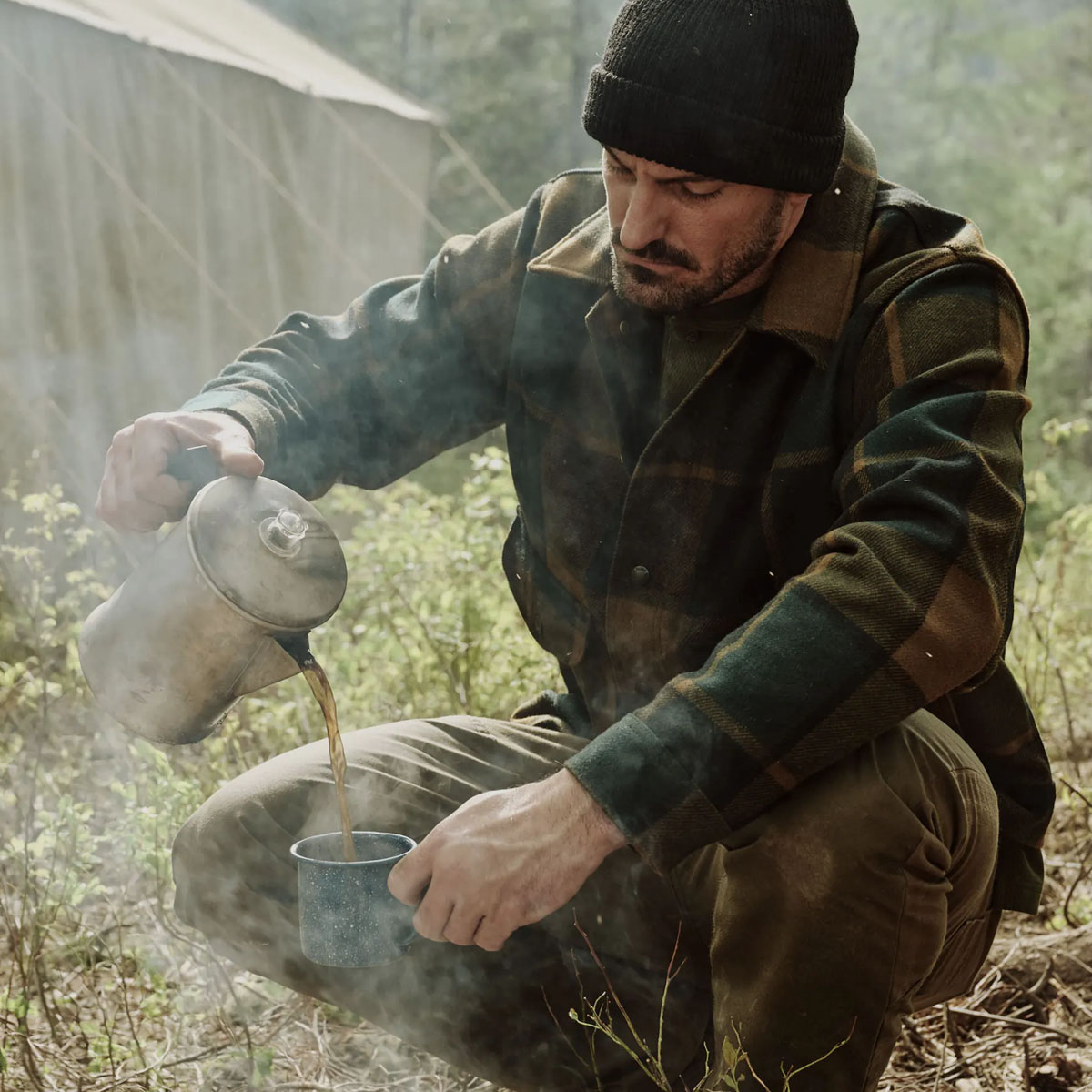 Filson Mackinaw Wool  Work Jacket Pine Black Plaid, stammt aus den Filson-Archiven und wird in Seattle genäht