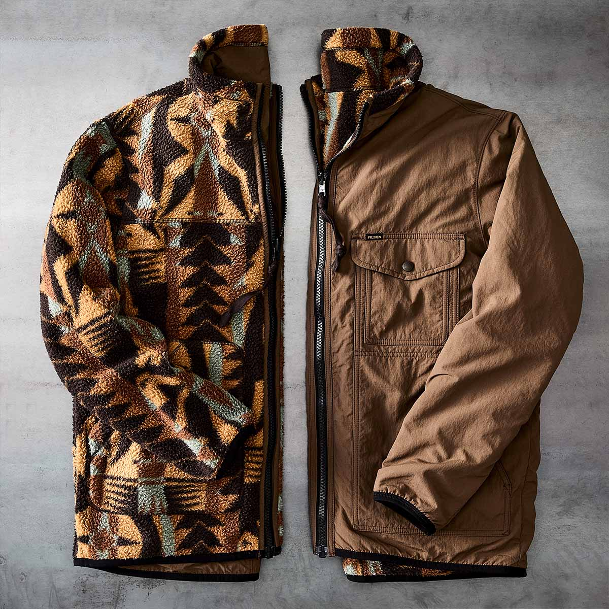 Filson Reversible Pile Fleece Jacket Brown/Night Camp, Zwei Jacken in einer: Wende-Design f&uuml;r maximale Vielseitigkeit