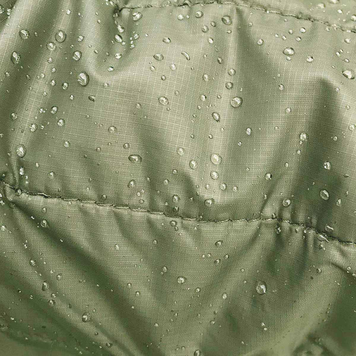 Filson Ultralight Jacket Cypress, PrimaLoft Gold’s überzeugende Leistung, es behält 98% seiner Isolierfähigkeit, wenn es nass ist