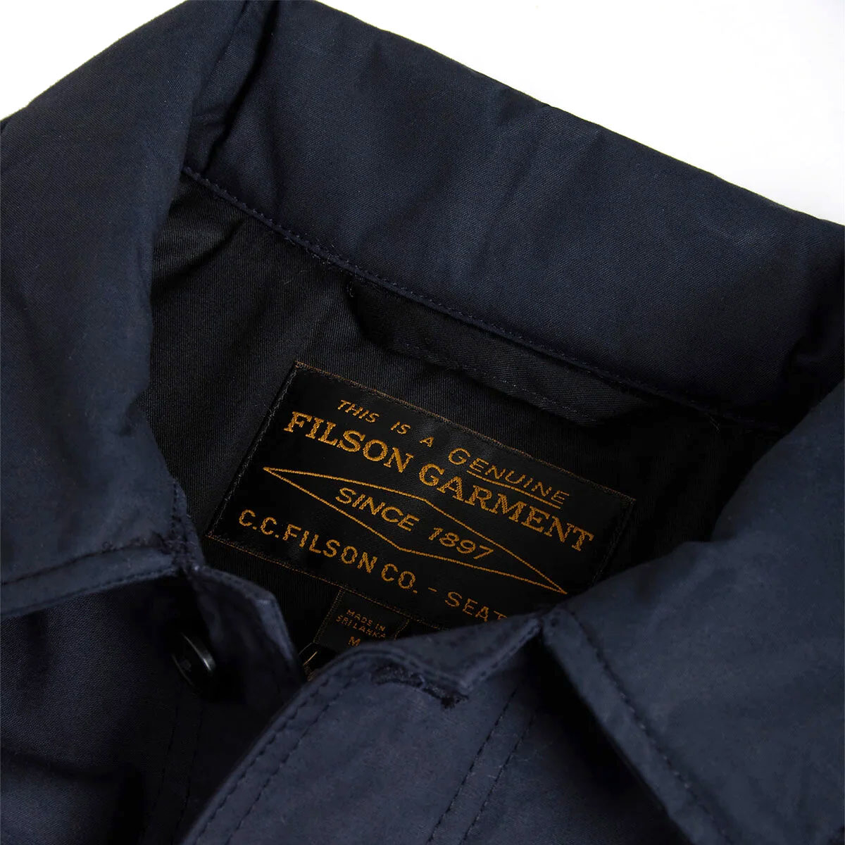 Filson Waxed Ranger Cruiser Navy, hergestellt aus hochwertiger, in Großbritannien produzierter, gewachster Baumwolle
