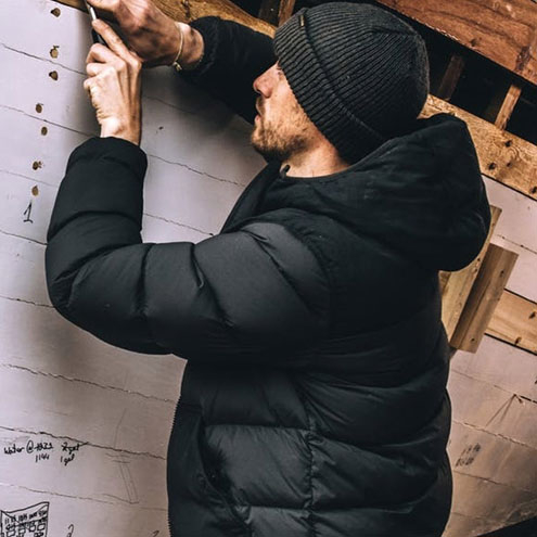Filson Featherweight Down Jacket Faded Black, eine außergewöhnlich warme, leichte und packbare Gänsedaunenjacke