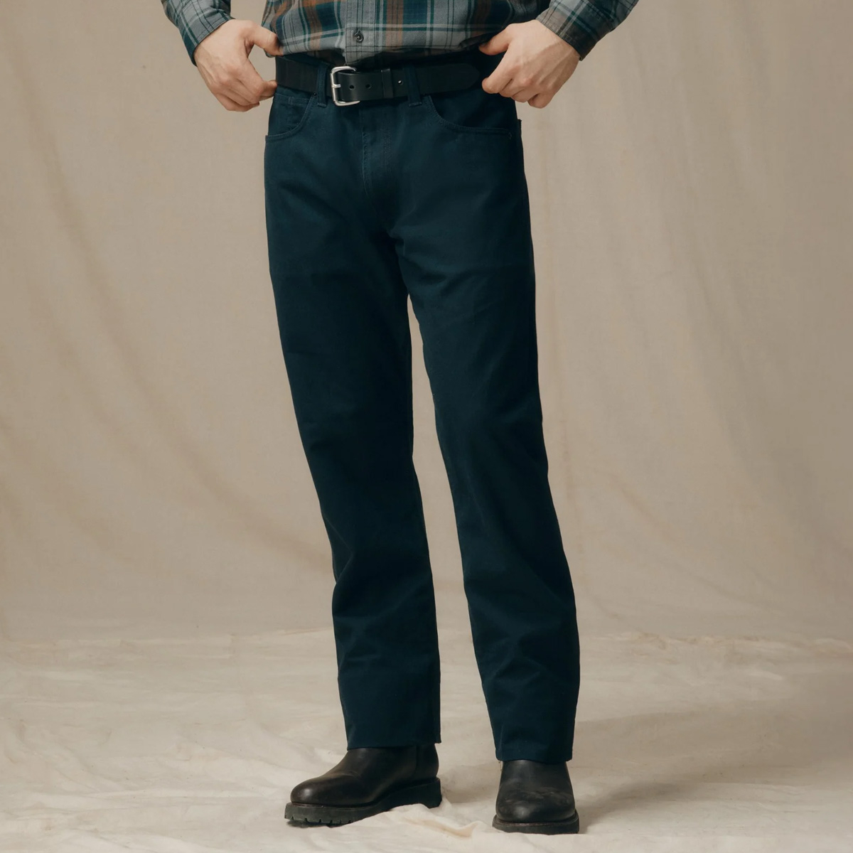 Filson Dry Tin 5 Pocket Pants Blue Mussel, Strapazierf&auml;hige Arbeitshose, entwickelt, um die h&auml;rtesten Eins&auml;tze zu &uuml;berstehen.