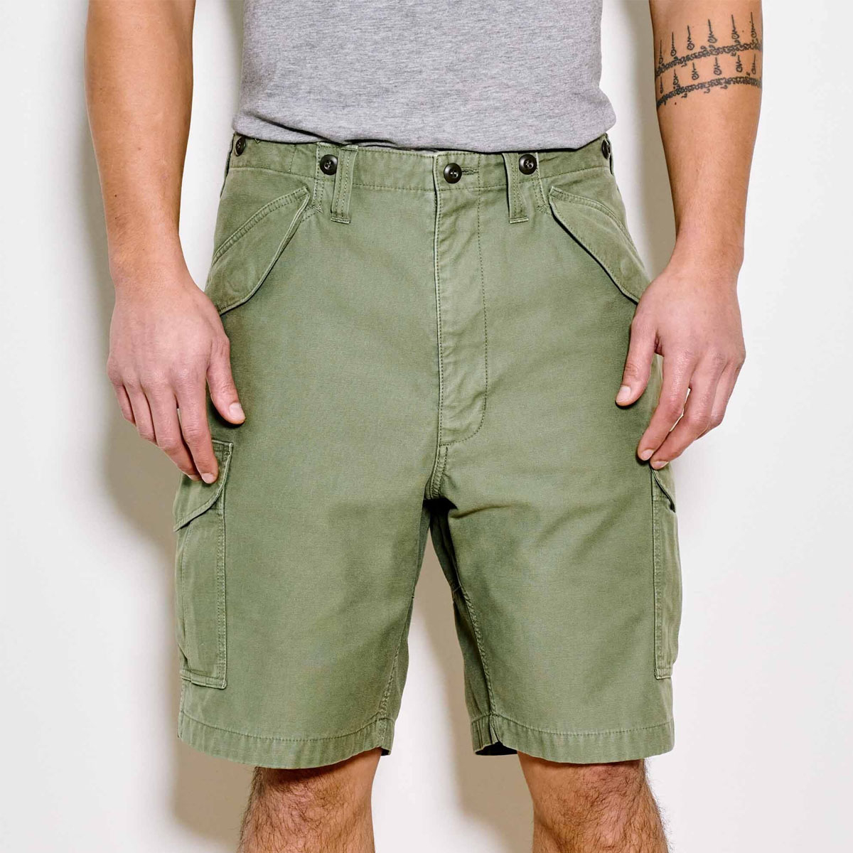 Filson Field Cargo Shorts Washed Fatigue Green, Rugged Military-Inspired Shorts. For Warm-Weather Adventures and exceptionally durable