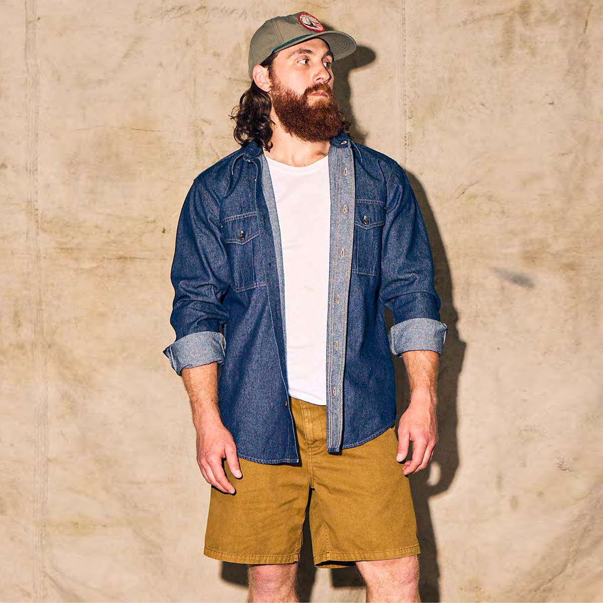 Filson Oakville Canvas Shorts Bronze Brown, Getragen zusammen mit einem Filson Denim Guide Shirt Rinse Indigo