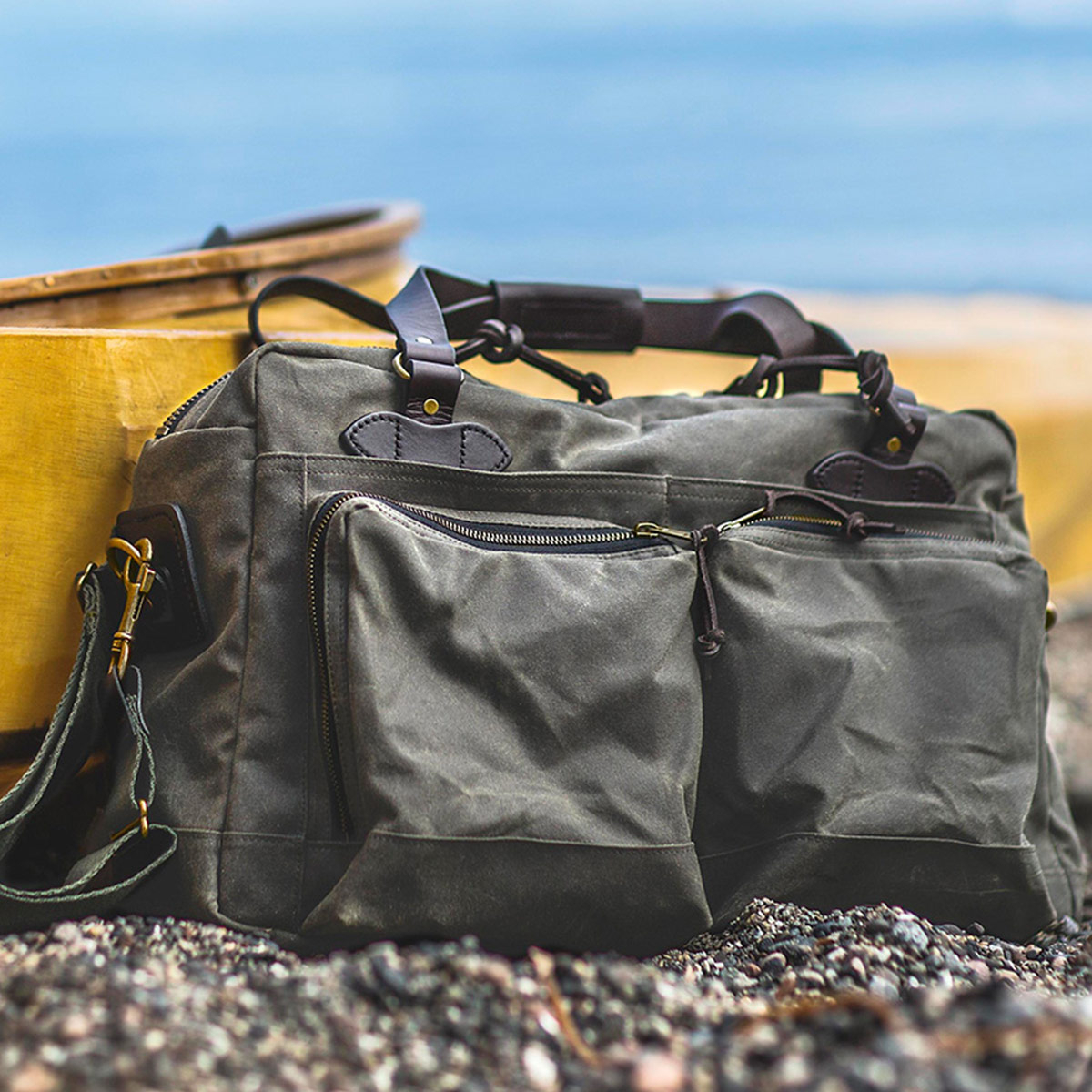 Filson 48-Hour Tin Cloth Duffle Bag Otter Green, diese tolle Tasche ist der perfekte Geschäftspartner auf Reisen