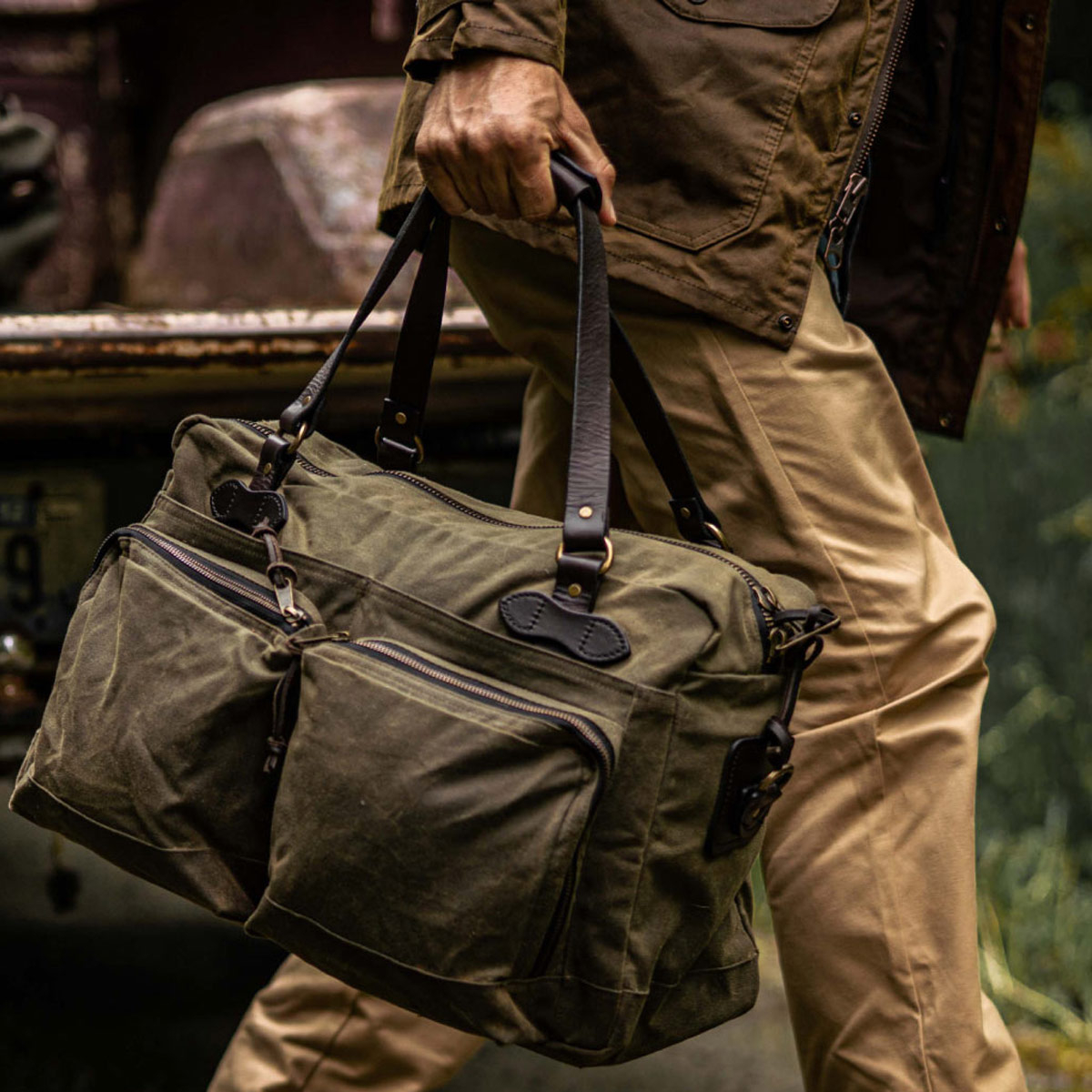 Filson 48-Hour Tin Cloth Duffle Bag Otter Green, diese tolle Tasche ist der perfekte Geschäftspartner auf Reisen