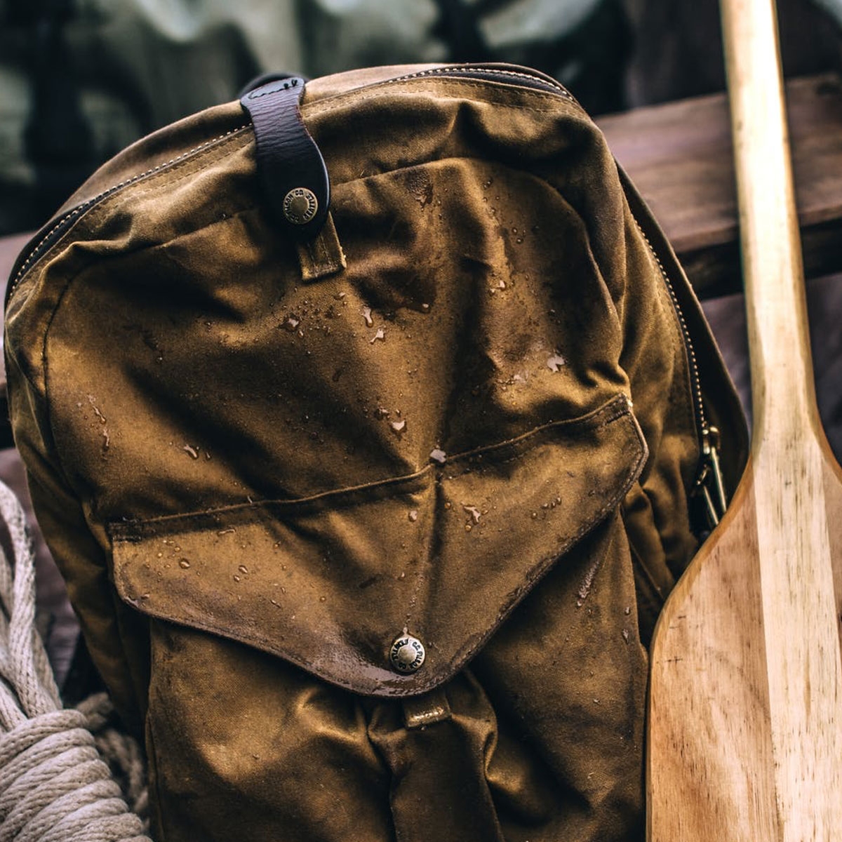 Filson Journeyman Backpack 20231638 Tan, wasserdichter Rucksack, der jahrzehntelang und in jedem Klima einsetzbar ist