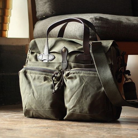 Filson 24-Hour Tin Cloth Briefcase Otter Green, diese tolle Tasche ist der perfekte Geschäftspartner auf Reisen