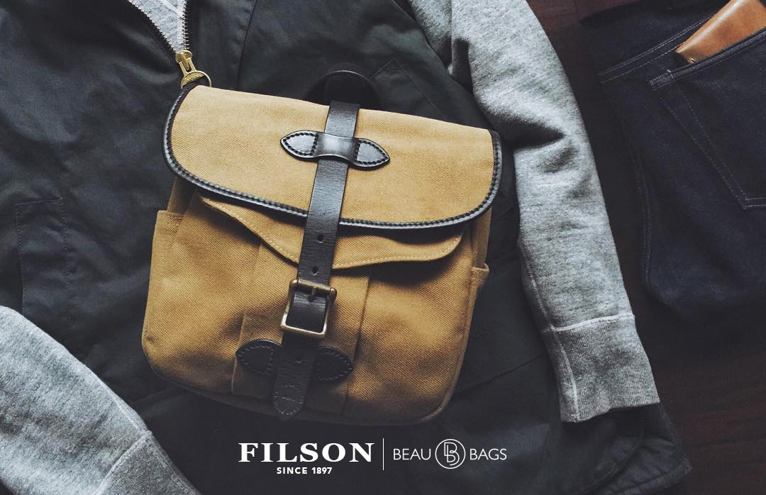 Filson Field Bag Small Tan, für Männer und Frauen mit Stil und Liebe zur Qualität