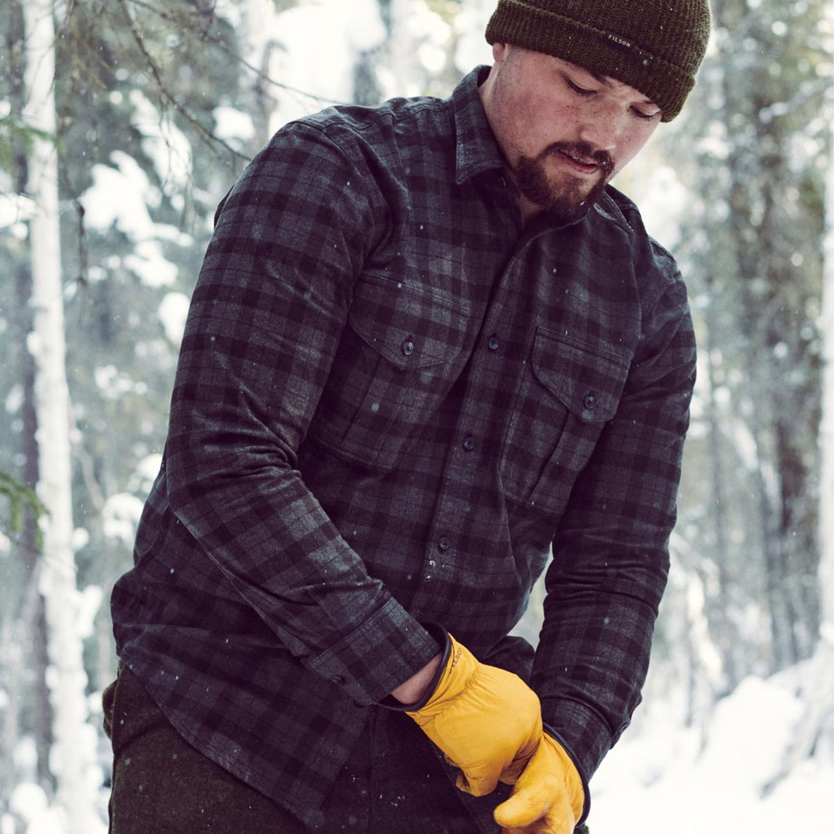 Filson Alaskan Guide Shirt Heather Gray/Black Plaid, bietet unübertroffenen Komfort und Haltbarkeit, Saison für Saison