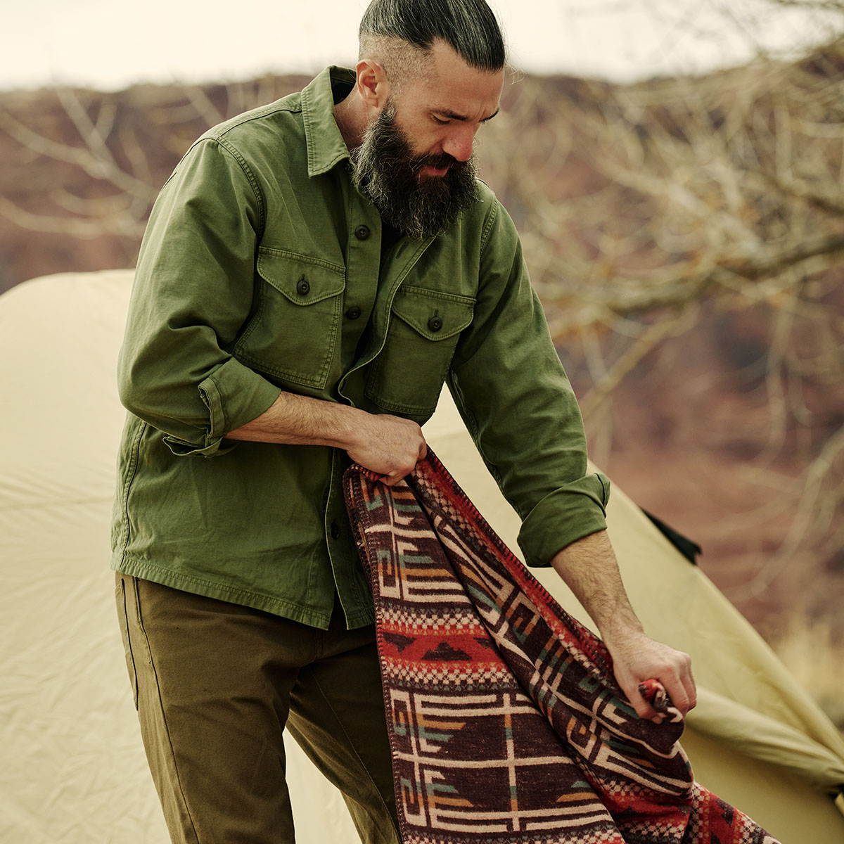 Filson Field Jac-Shirt Washed Fatigue Green, Ein hochwertiges Jac-Shirt, das den alten Feldjacken des Militärs nachempfunden ist. Leicht und außergewöhnlich strapazierfähig