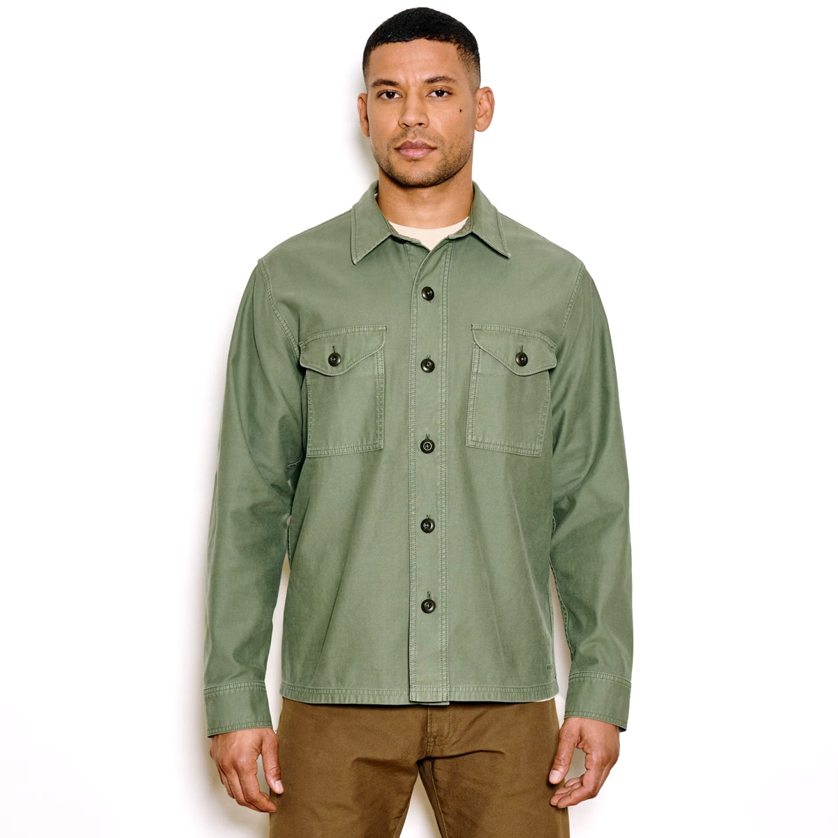 Filson Field Jac-Shirt, aus strapazierfähigem Stoff mit Reverse-Satin-Gewebe, auf der Innenseite glatt, so dass er sich leicht überziehen lässt