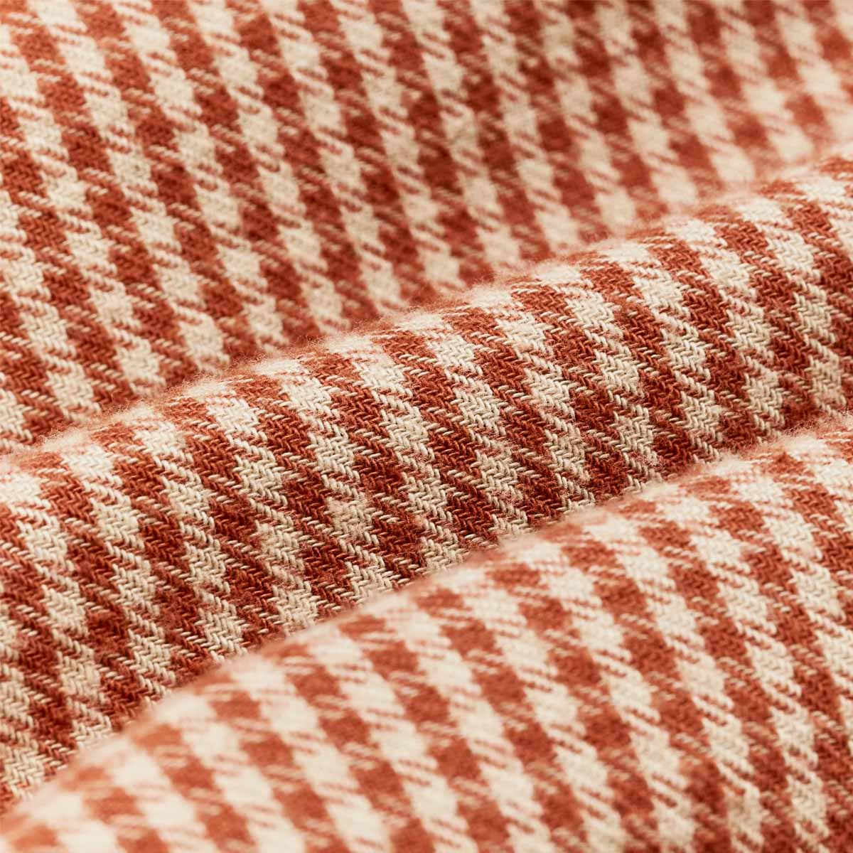 Filson The Rangeland Flannel Shirt Salmon/Oat Houndstooth, hergestellt aus ultraweichem 5,5 oz. Baumwollflanell – angenehm auf der Haut