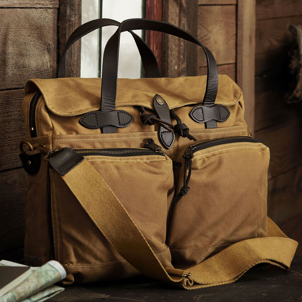 Filson 24-Hour Tin Cloth Briefcase Dark Tan, diese tolle Tasche ist der perfekte Geschäftspartner auf Reisen