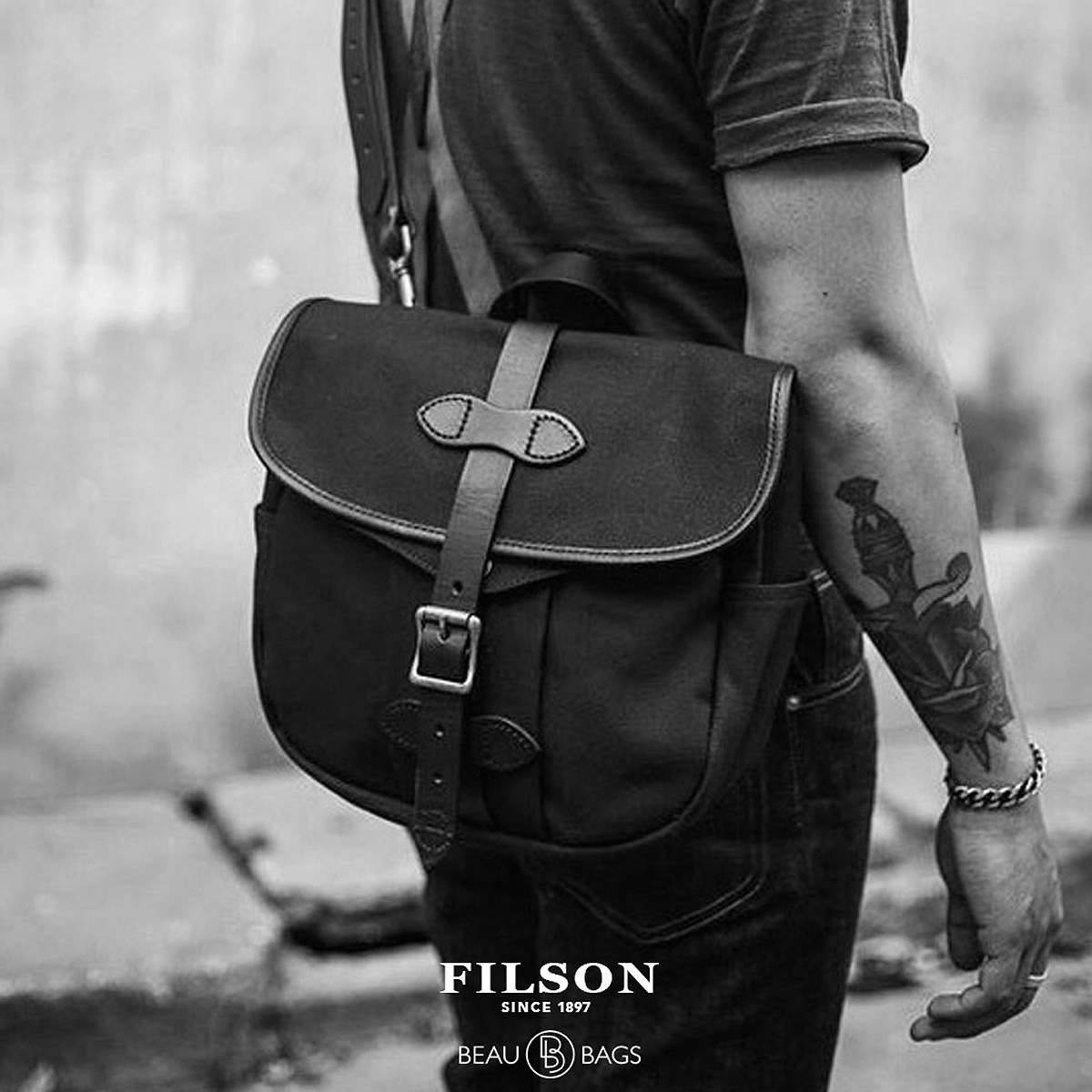 Filson Field Bag Small Black, für Männer und Frauen mit Stil und Liebe zur Qualität