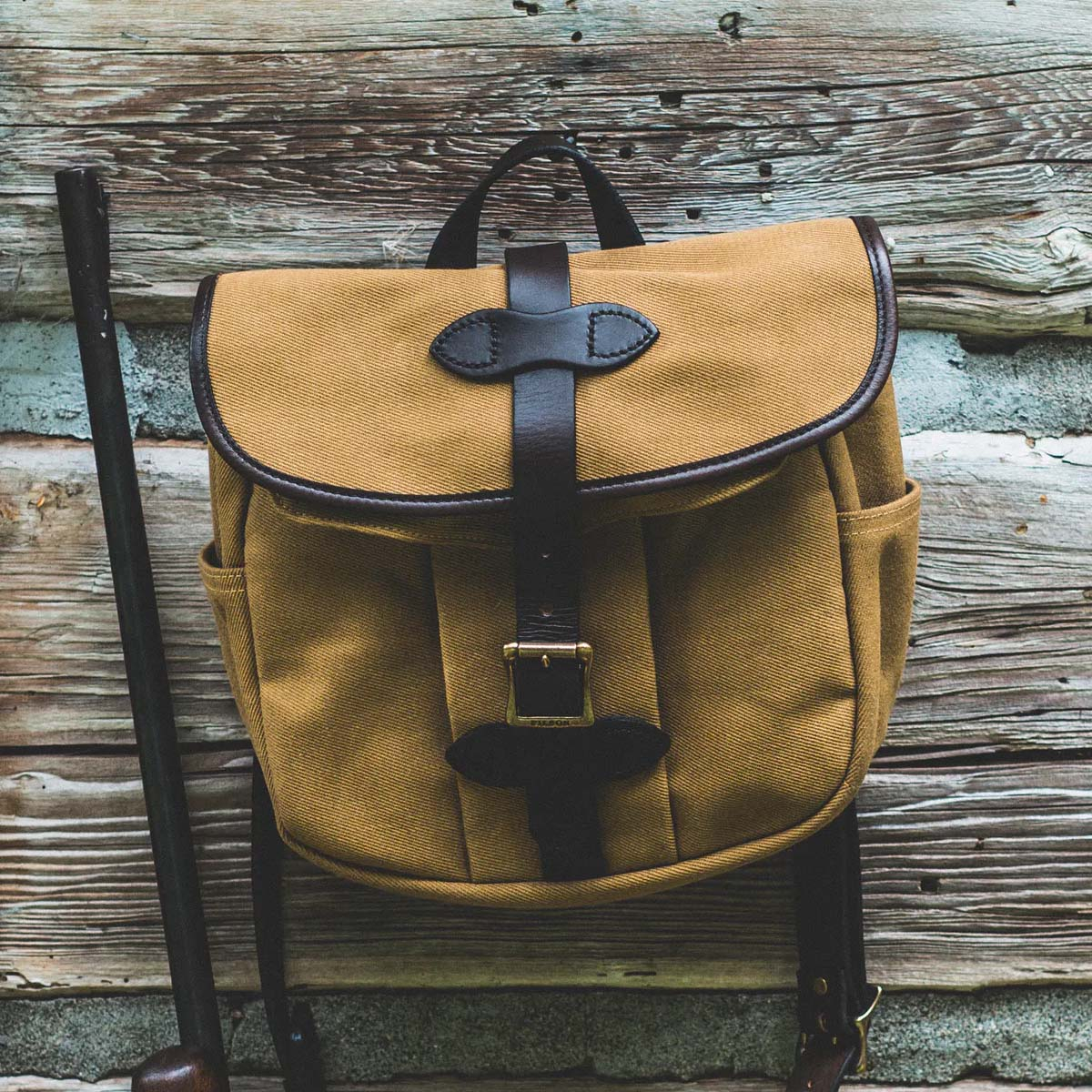 Filson Field Bag Small Tan 11070230 is de perfecte tas voor the man or woman on the go