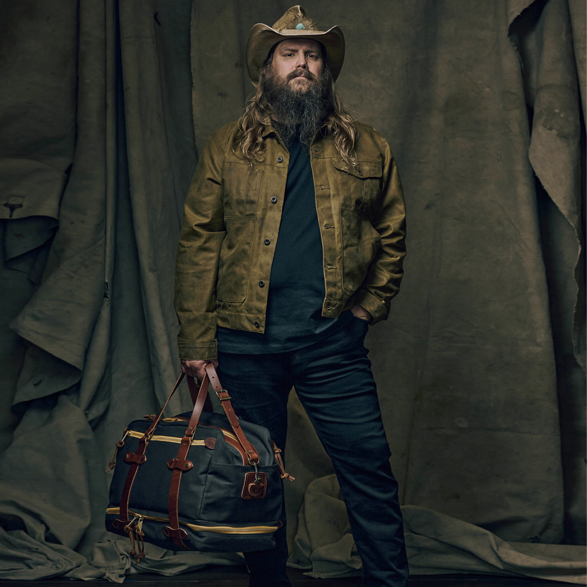 Filson Traveller Outfitter Bag Stapleton Cinder Ein Modell aus dem Archiv, das in Zusammenarbeit mit Chris Stapleton neu gestaltet wurde