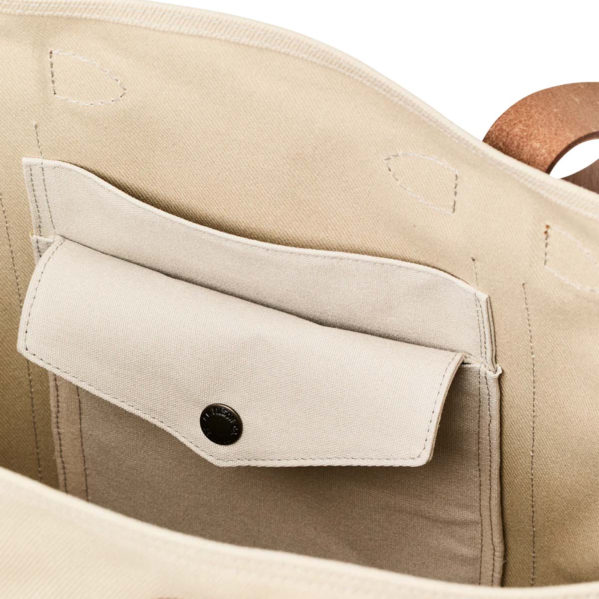 Filson Rugged Twill Large Open Tote Bag Feather Grey, Geräumiges und praktisches Innenleben – mit Snap-Flapped- und Steckfächern zur sicheren Aufbewahrung kleinerer Essentials