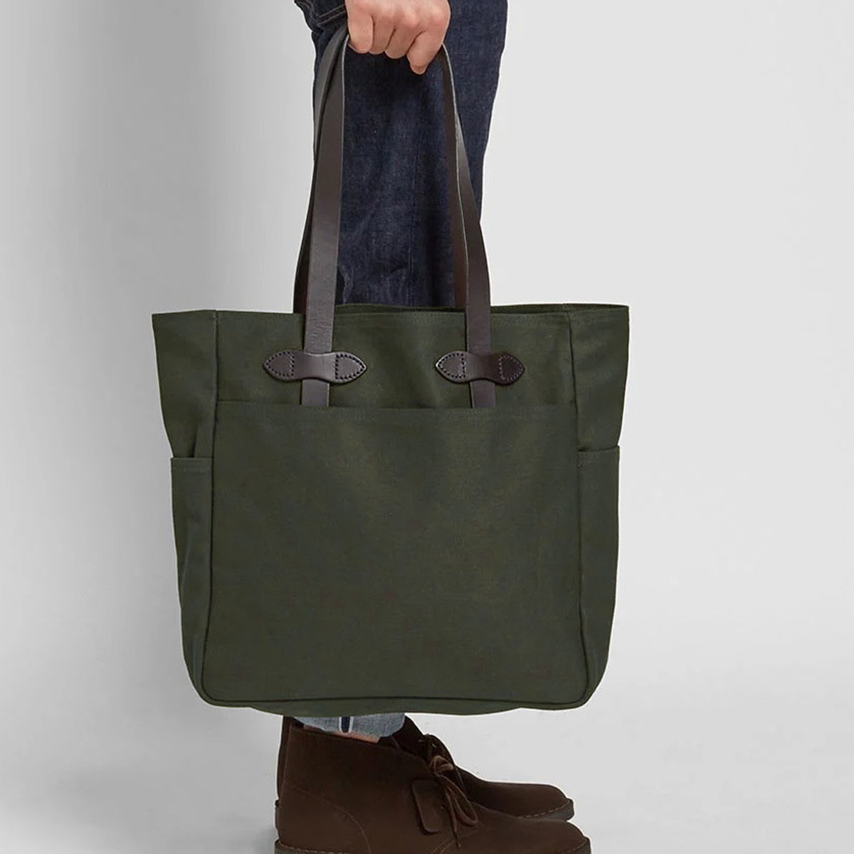 Filson Rugged Twill Tote Bag 11070260-Otter Green, kann direkt am Körper oder bequem über der Schulter getragen werden