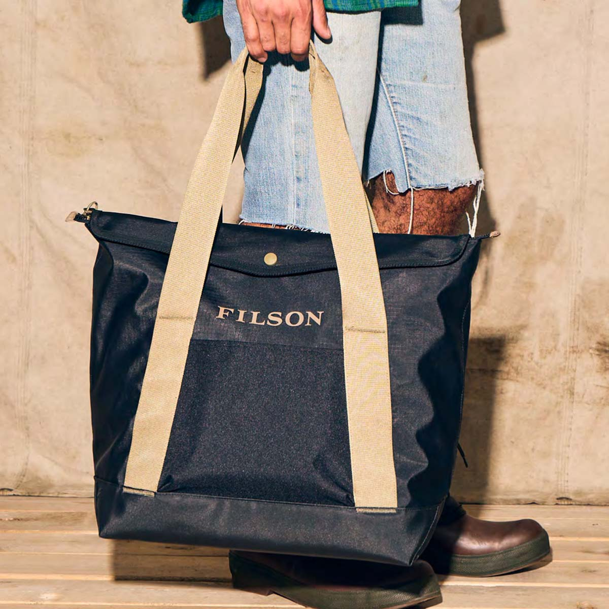 Filson Scout Tote Bag Black/Covert, Vielseitige Tragetasche, die die Ausrüstung auch bei rauem Wetter trocken hält