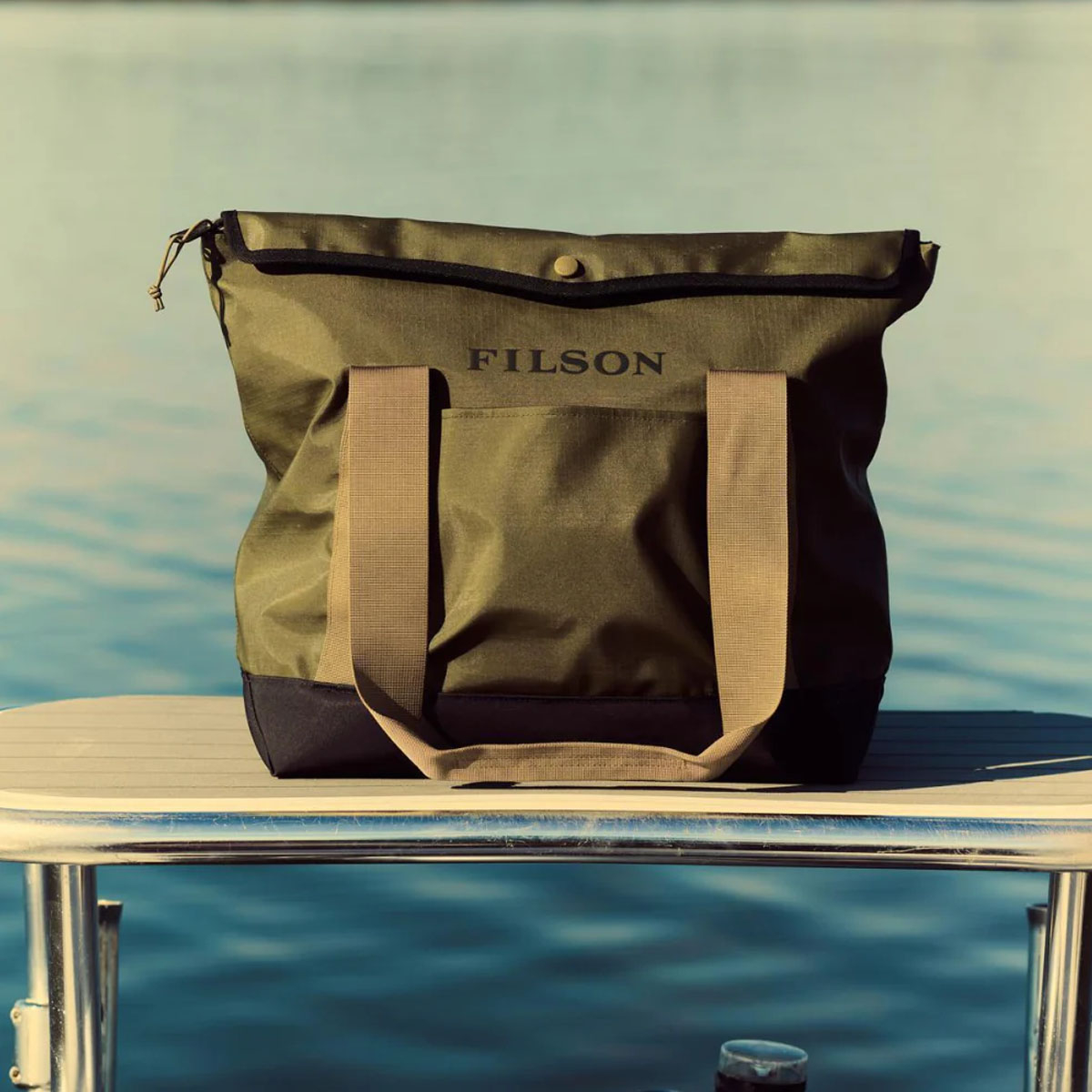 Filson All-Weather Tote Bag Olive/Black/Covert, Vielseitige Tragetasche, die die Ausrüstung auch bei rauem Wetter trocken hält
