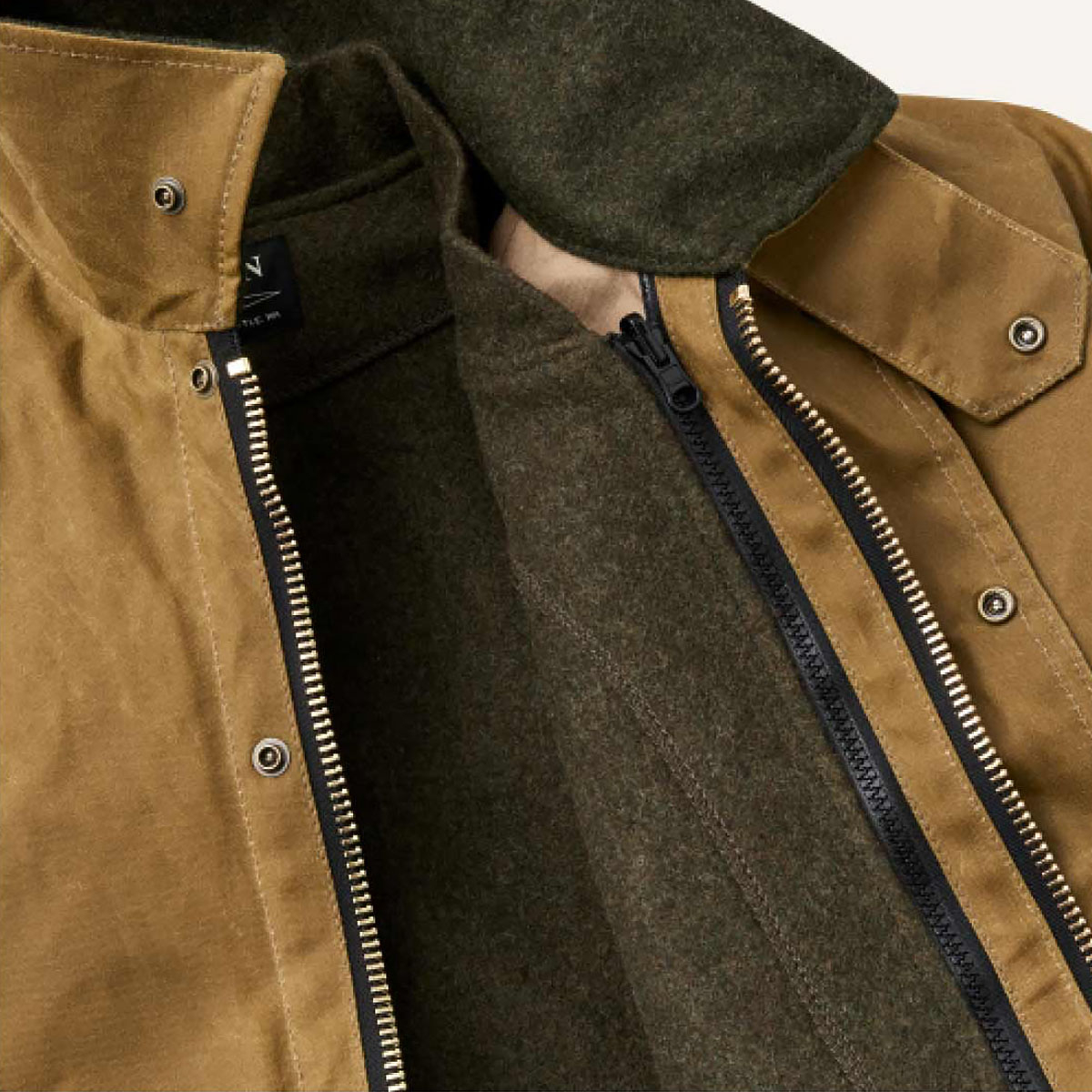 Filson Mackinaw Wool Vest Liner Forest Green, zip-in-detail.