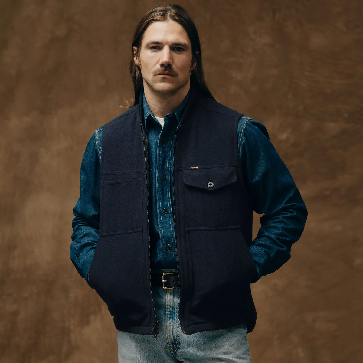 Filson Spokane Insulated Work Vest Navy, eine ideale Weste für die Arbeit, Outdoor-Aktivitäten oder den täglichen Gebrauch